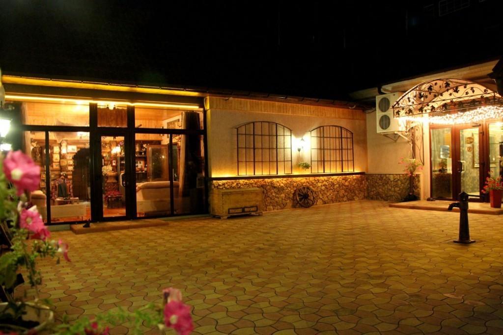 Hotel Style Bessarabia Kiliya Bagian luar foto